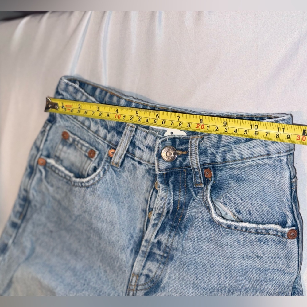 Zara Women Light Blue Denim Boyfriend Y2K Jeans with distressed hem Size 0 - Picture 16 of 16